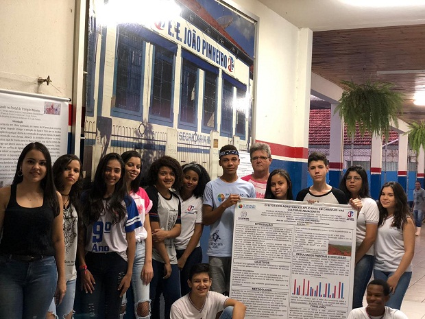 O prêmio de Professor Destaque do Ensino Médio da UFMG Jovem foi para o educador da Escola Estadual João Pinheiro, Pedro Gilberto Silva. Foto: Divulgação